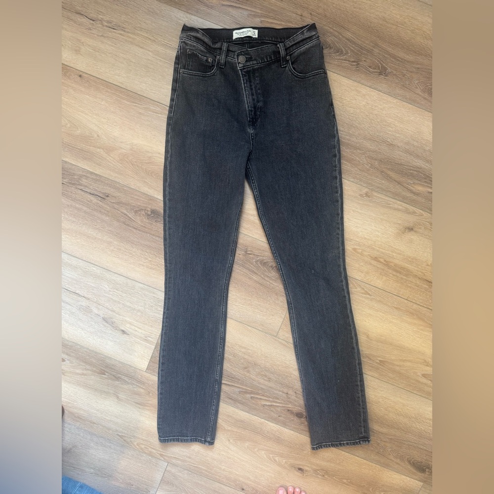 Abercrombie 90s ultra high rise straight jean size 27/4 L